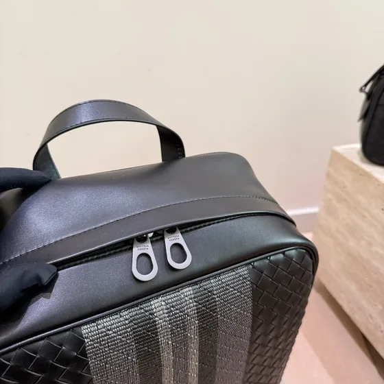 Bottega Veneta Intrecciato Striped Backpack Hitam/Abu-abu Backpack
