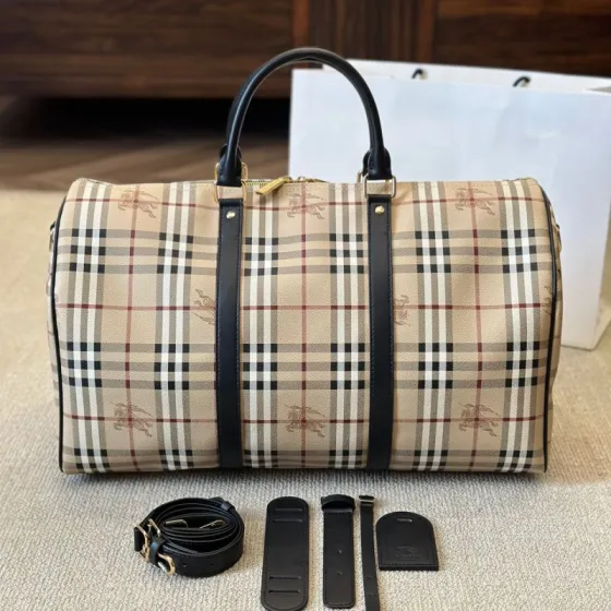 Burberry Voyage Beige Nova Check travel