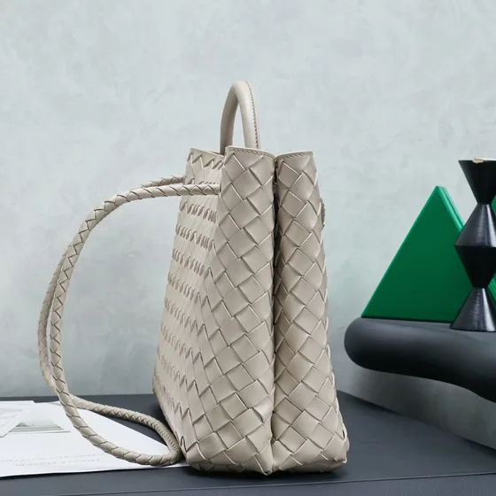 Bottega Veneta Medium Andiamo Be Top Handle