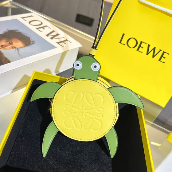 Loewe Turtle Coin Purse Crossbody สีเหลือง/สีเขียว Crossbody