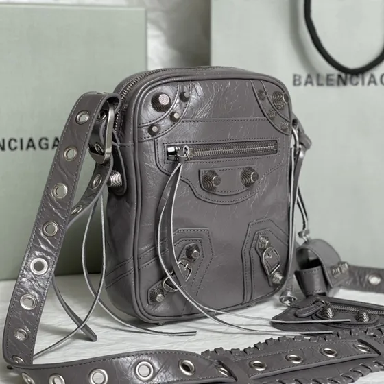 Balenciaga Le Cagole Small Crossbody Necessaire Cinza Crossbody