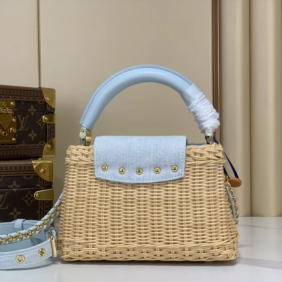 Louis Vuitton Capucines Beige/Light Blau Henkel