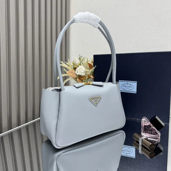 Prada Small หนัง Top-Handle Bag Light สีฟ้า Top Handle