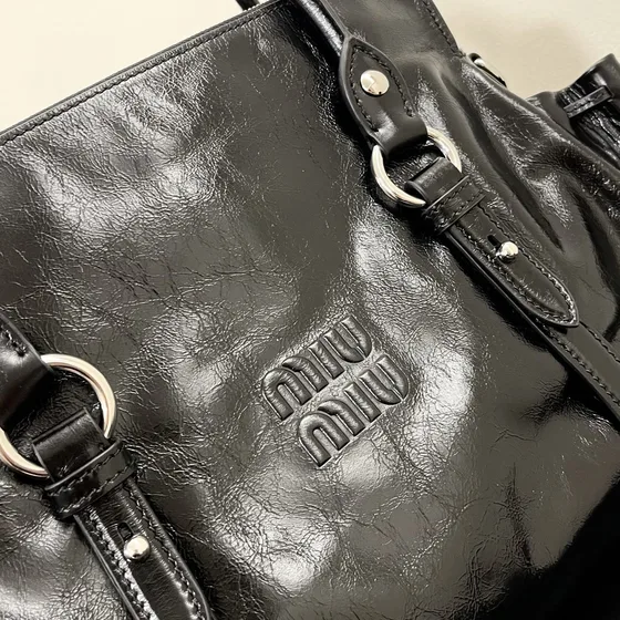 Miu Miu Nappa Piel Asa superior Bag Negro Asa superior