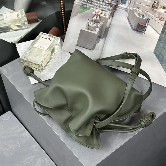 Loewe Flamenco Клатч Mini Avocado Зелёный Клатч