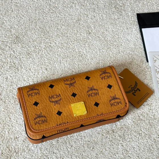 MCM Aren Crossbody Carteira In Visetos Original Preto/Cognac Crossbody