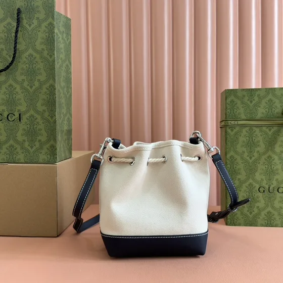 Gucci Gucci Print Mini Bøtteveske Hvit/Dark Blå Crossbody