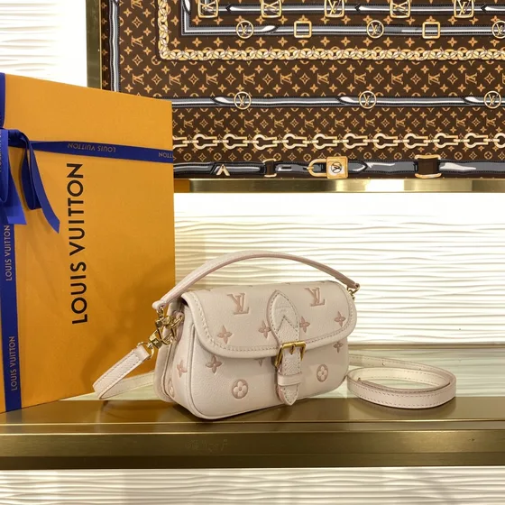 Louis Vuitton Nano Diane Weiß Crossbody