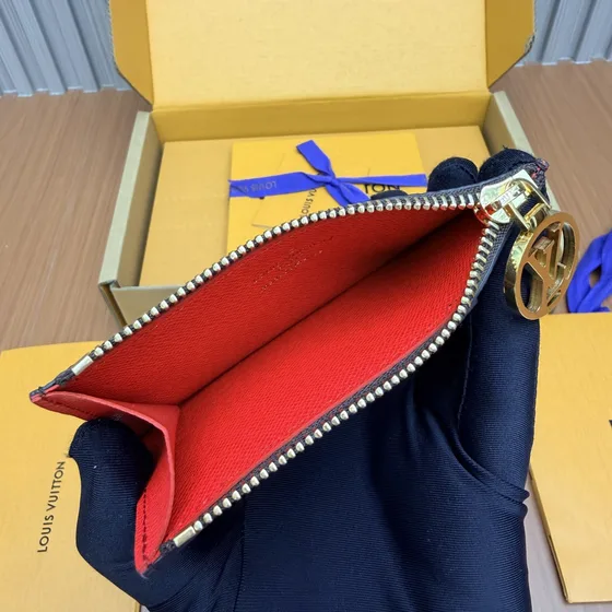 Louis Vuitton M81881 Brun/Rød Card Holder