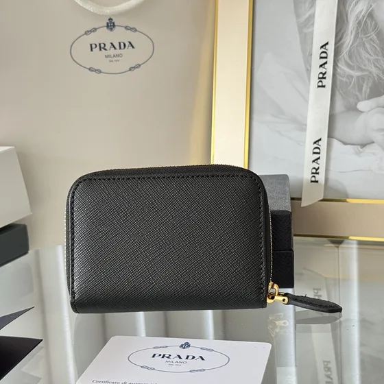 Prada Saffiano Metal Zip Card Holder Schwarz Card Holder