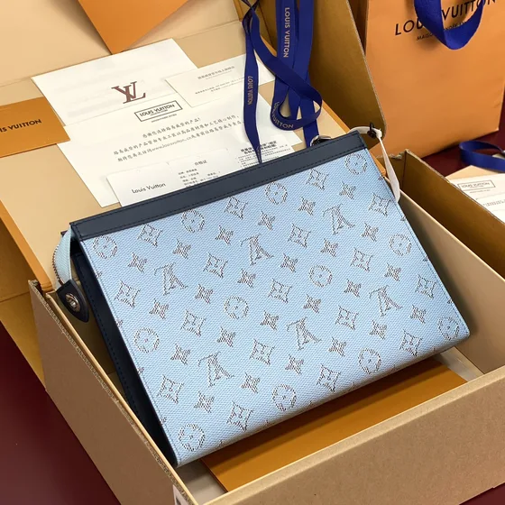Louis Vuitton Pochette Voyage Light Синий Мешочек