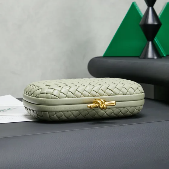 Bottega Veneta Intreccio Knot Pochette Light Vert Pochette