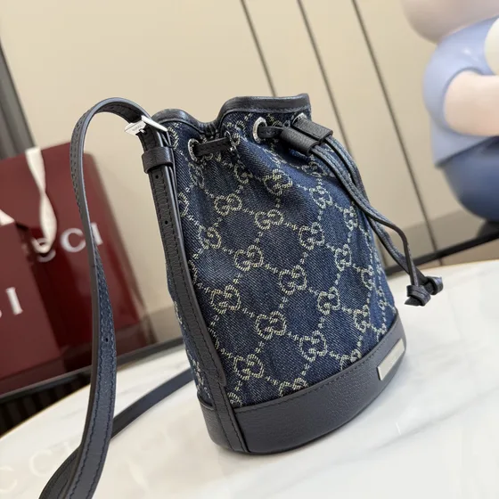 Gucci Gg Denim Mini Bucket Bag Dark أزرق Crossbody