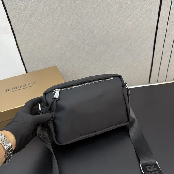 Burberry Logo Nylon Crossbody-Tasche Schwarz Crossbody