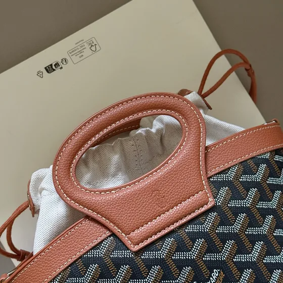 Goyard Beluga Mini สีน้ำเงินเข้ม/สีน้ำตาล Tote Bag