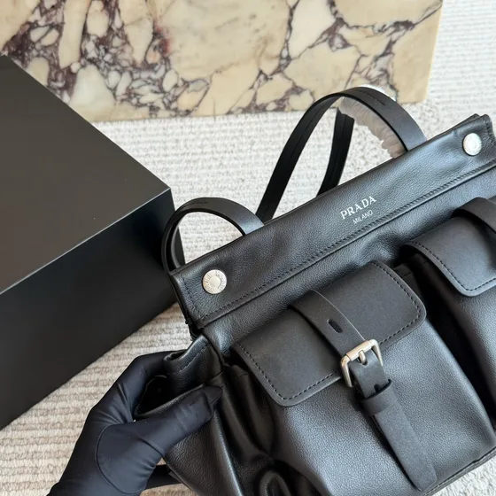 Prada Soft Sound Kulit Shoulder Bag Hitam Shoulder Bag