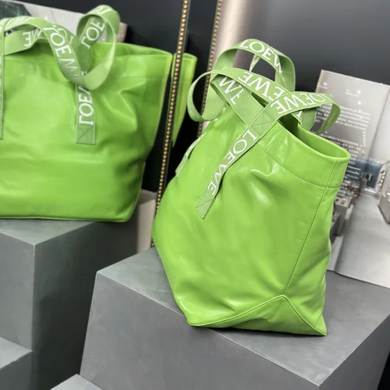 Loewe Fold Shopper Grøn Shoppertasketur