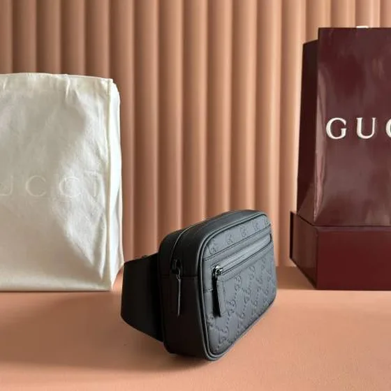 Gucci 771422 Hitam GG embossed kulit everyday