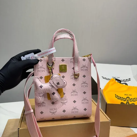 MCM Aren Visetos Tote สีดำ Tote Bag