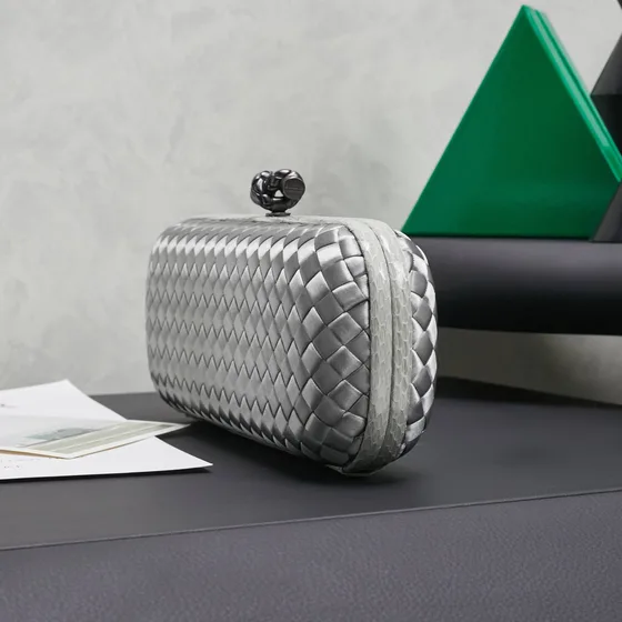 Bottega Veneta Intrecciato Knot Riñonera Plateado Riñonera