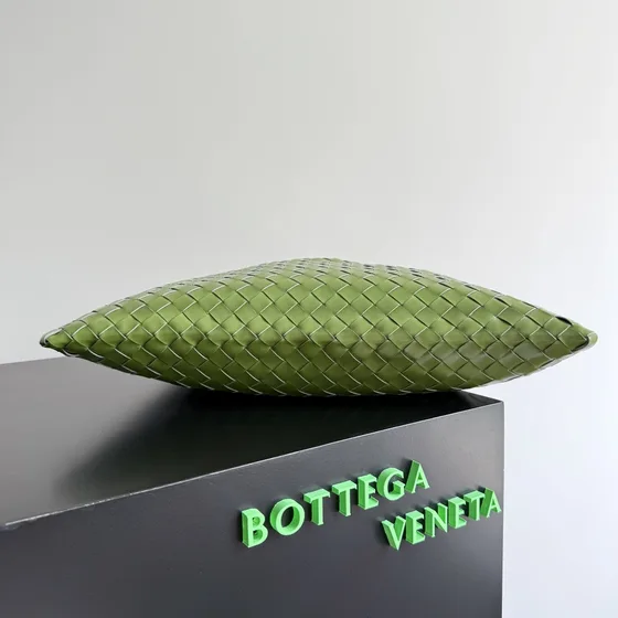 Bottega Veneta Small Hop Light Hijau Hobo