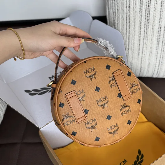 MCM Visetos Essential Round Bolso cruzado Cognac/Marrón Crossbody