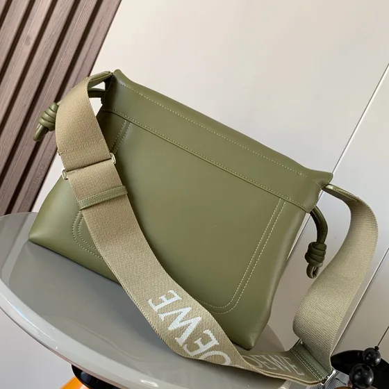 Loewe Flamenco Clutch Crossbody Avocado Hijau Crossbody