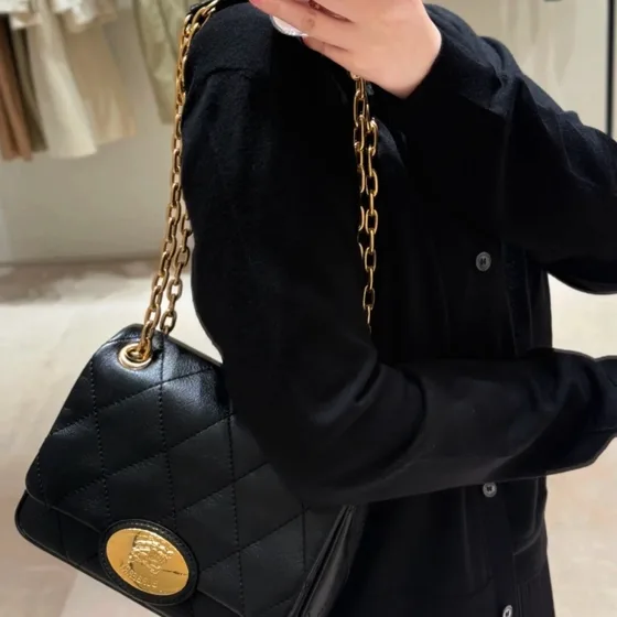 Burberry Small Quilted Skinn Chain Crossbody-veske Sort Crossbody