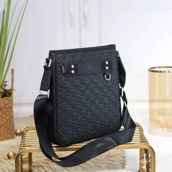 Gucci messenger Zwart GG leder 26x27x6cm crossbody