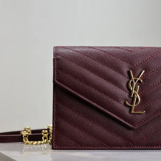 YSL Cassandre Matelassé Envelope Chain Brieftasche Burgund Woc