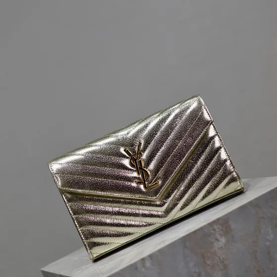 YSL Cassandre Matelassé Chevron Envelope Chain Carteira Dourado Woc