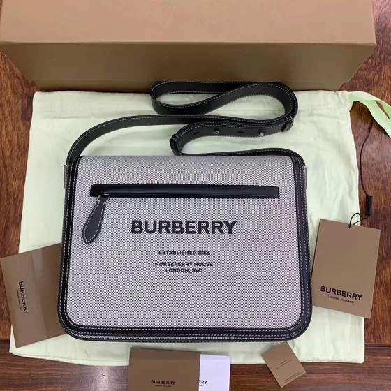 Burberry Horseferry Print Kanvas Crossbody Bag / Check E-Kanvas Cross Abu-abu/Hijau Check Crossbody