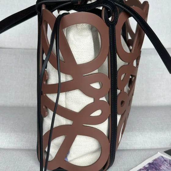 Loewe Anagram Cut Out Сумка-шоппер Pecan/Чёрный Сумка-шоппер