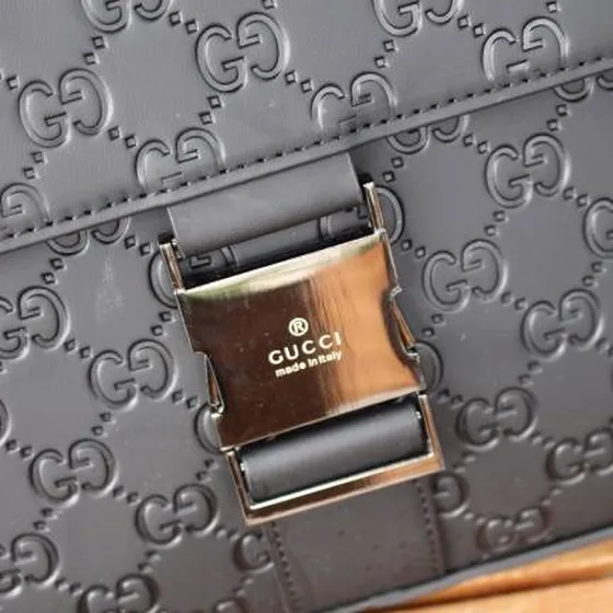 Gucci 33065-2 Чёрный GG embossed кожа 25x27x6cm messenger