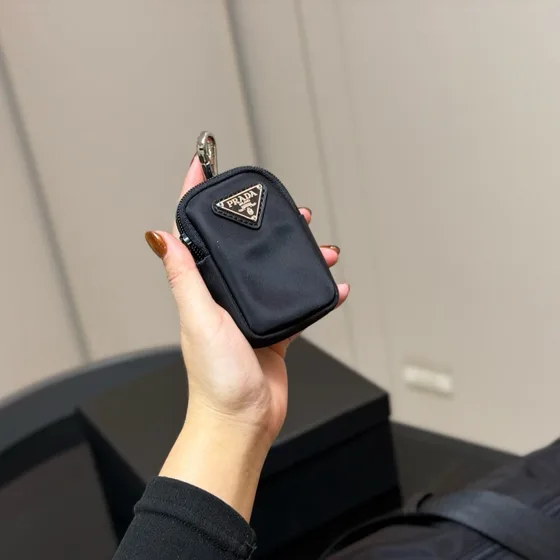 Prada Re-Nylon Medium Budtasketur Sort Crossbody