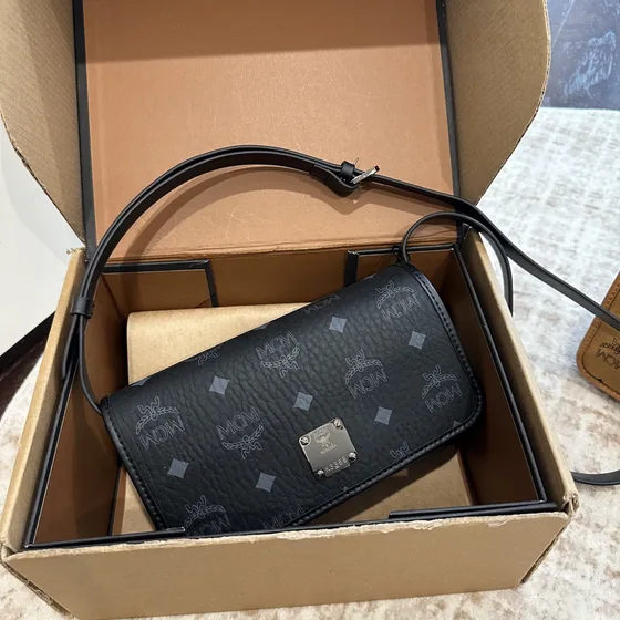 MCM Aren Visetos Crossbody Wallet أسود Crossbody