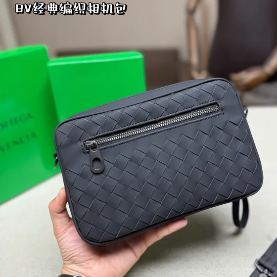 Bottega Veneta Intrecciato Camera Bag أسود Crossbody