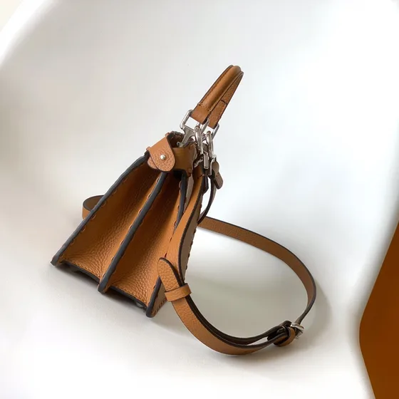 Fendi Peekaboo Caramel Marrone Crossbody