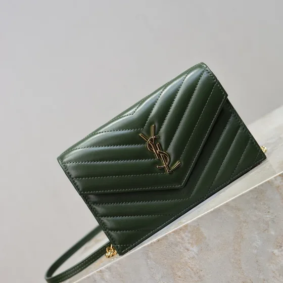 YSL Cassandre Envelope Chain Wallet Dark أخضر Woc