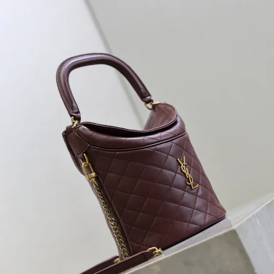 YSL Gaby Asa superior Chain Bolso cubo Borgoña Asa superior