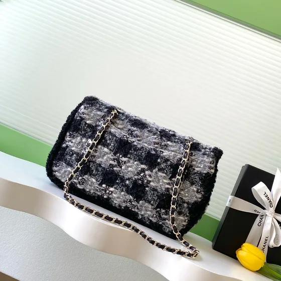 Chanel Classic Flap Noir And Gris Sac à rabat