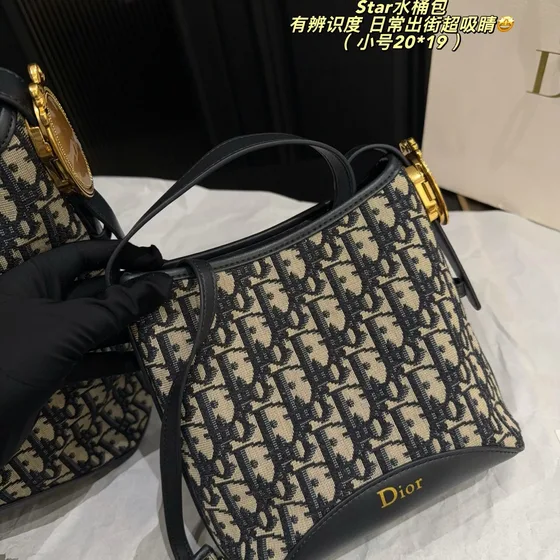 Dior Star Bucket Bag สีครีม And สีดำ Shoulder Bag