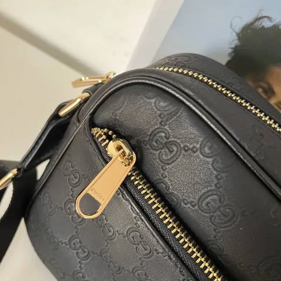 Gucci messenger Nero GG embossed pelle 27x18x7cm