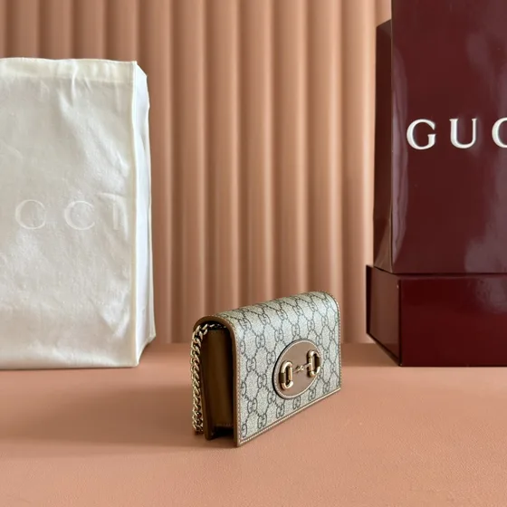 Gucci Gucci Horsebit 1955 Chain Wallet بيج/بني Woc