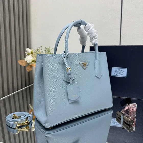 Prada Galleria Saffiano Leder Tote Light Blau Shoppertasche