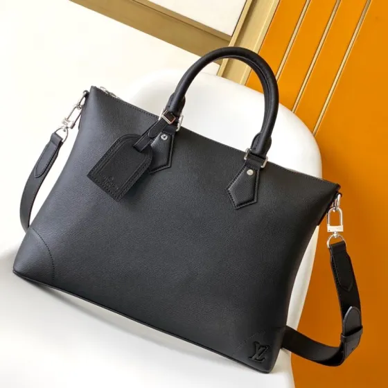 Louis Vuitton M30978 Black Taiga leather 40 x 29 x 4 cm business
