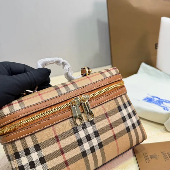 Burberry Vintage Check Crossbody Vanity Bag Beige Check With Coklat Kulit Trim Crossbody