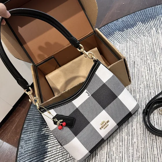 Coach Teri Shoulder Bag สีดำ สีขาว Buffalo Plaid Crossbody