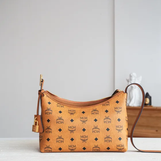 MCM Aren Visetos Hobo Omuz çantası Cognac Hobo