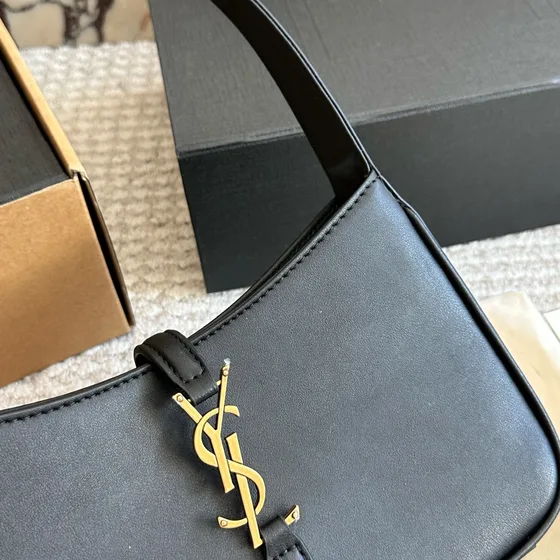 Celine Le 5 7 Black Shoulder Bag